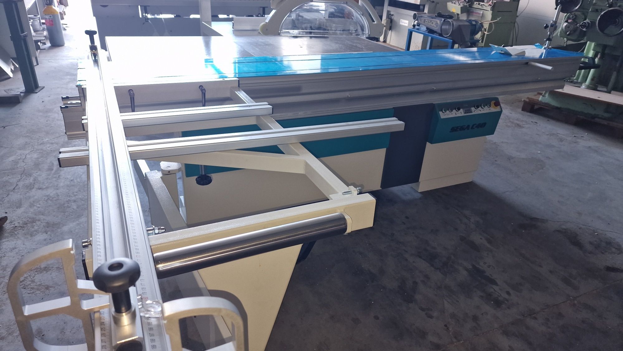 Esquadrejadora c40 E inclina automatica subida e descida eletrica