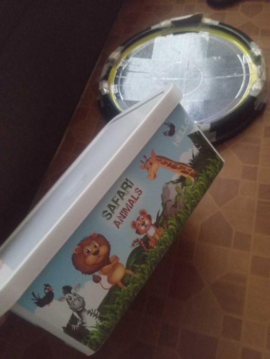 Набір блейдів з коробкою, запускателями і ареною.