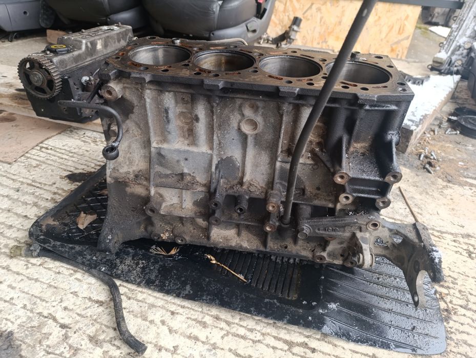 Блок циліндрів двигуна 2.9 Kia Carnival Кіа карнівал