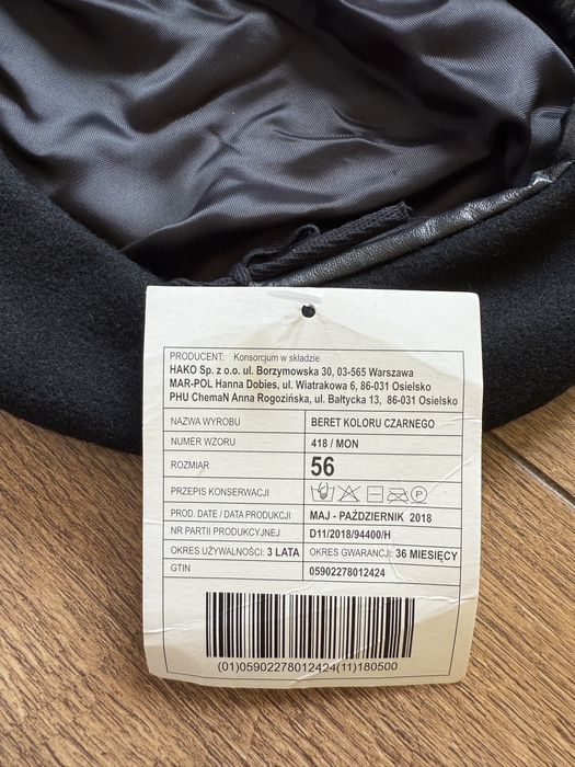 Beret koloru czarnego 418/MON