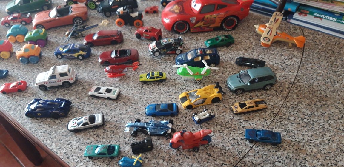 Conjunto de Carrinhos Diversos