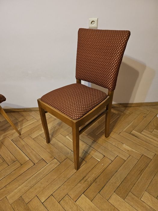 Krzesła  i taborety