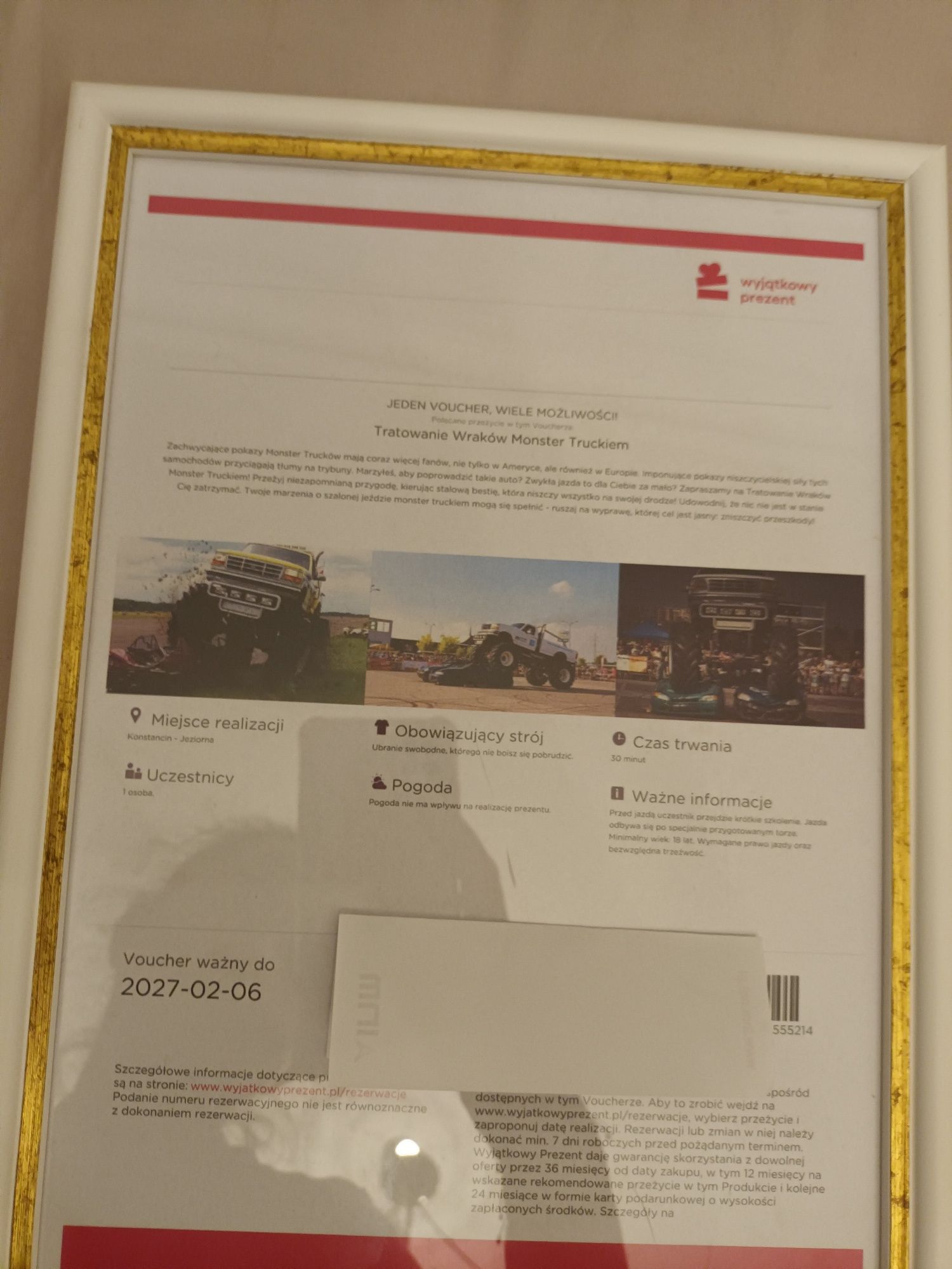 Voucher, w zlotej ramie, tratowanie wrakow Monster Truckiem
