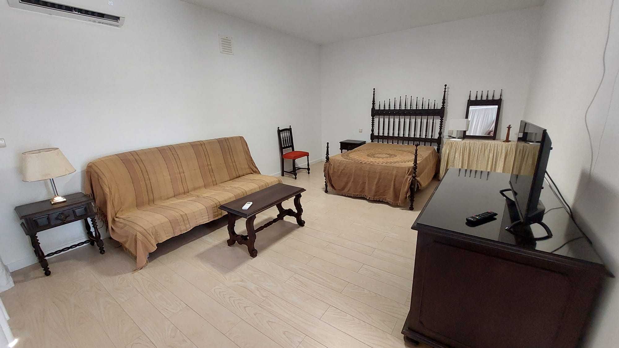 Conjunto de quarto casal  em madeira maciça