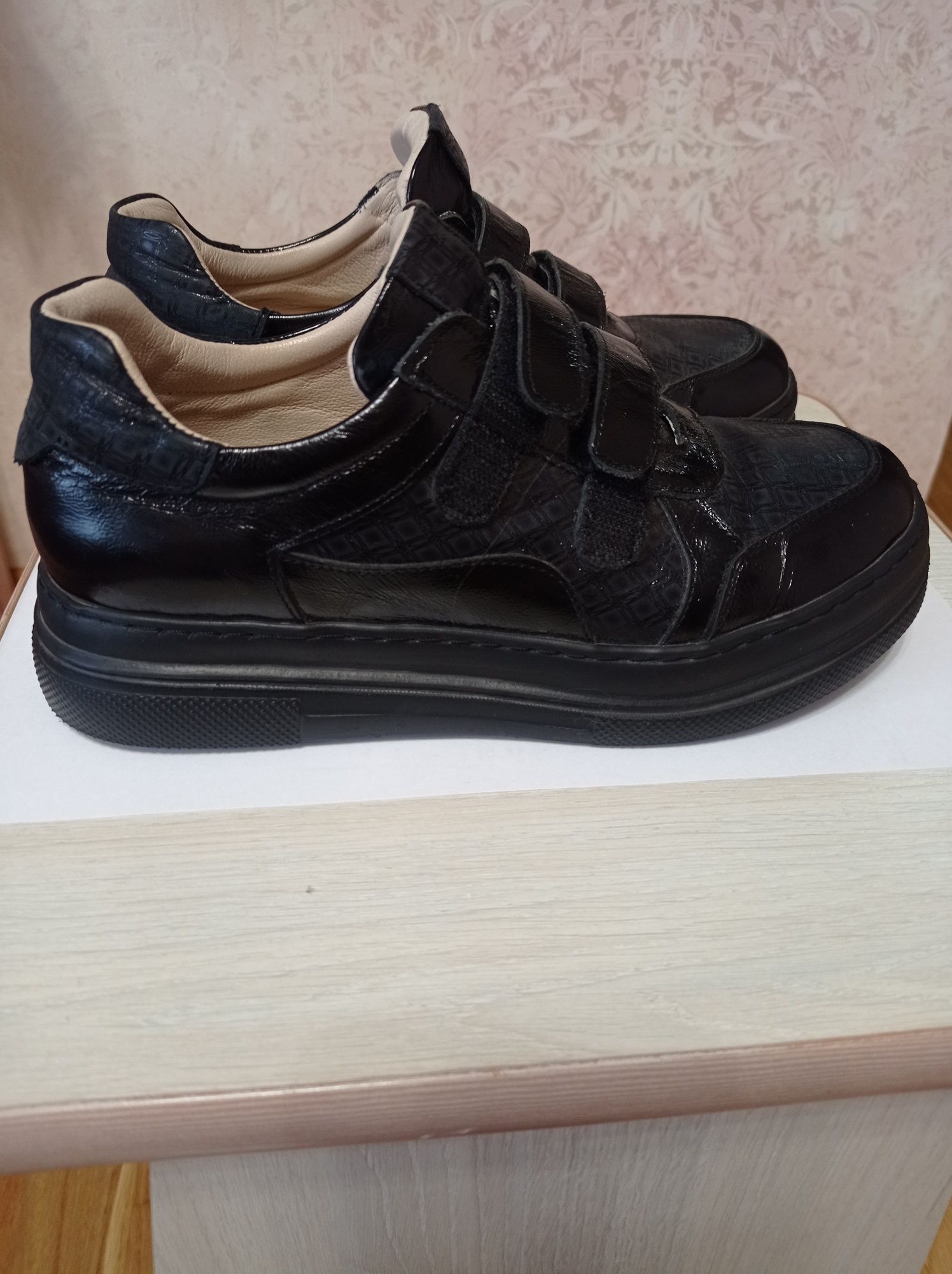 Дитячі шкіряні туфлі-кросівки фірми  Happy Walk 36 розміру