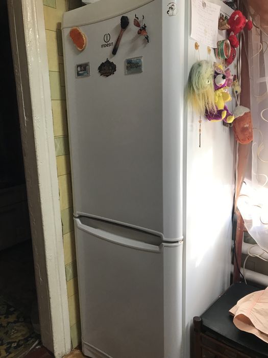 Холодильник Indesit