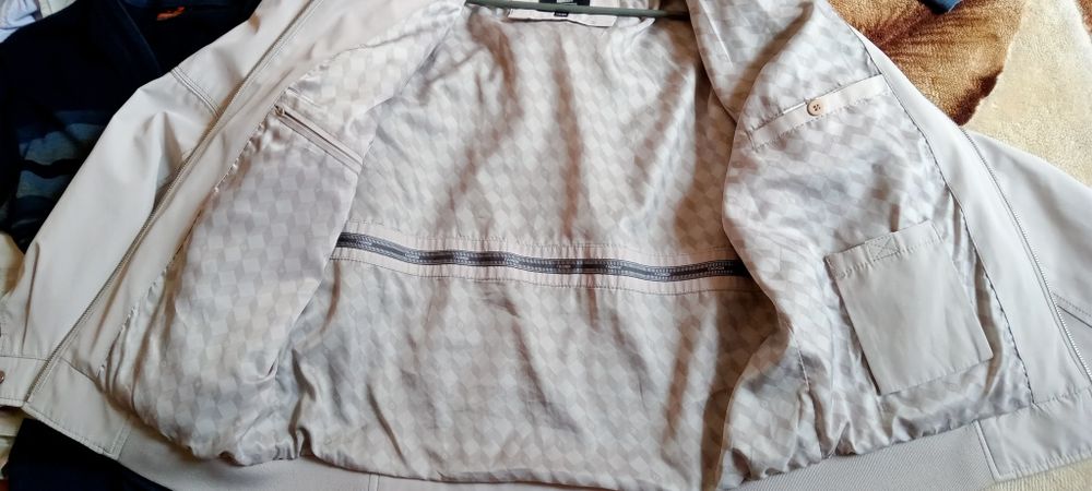 Вітровка чоловіча