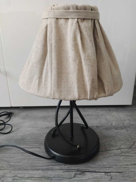 Lampka nocna styl prowansalski czarna metalowa ozdobna podstawa