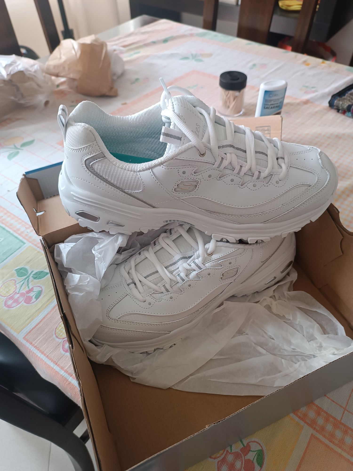 Sapatilhas novas skechers