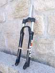Suspensão SR Suntour Raidon