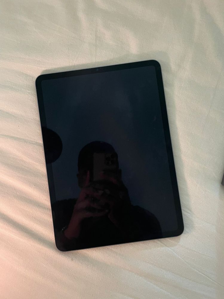 iPad Pro 3rd Generation 11 inch c/ Apple Pencil e Magic Keyboard