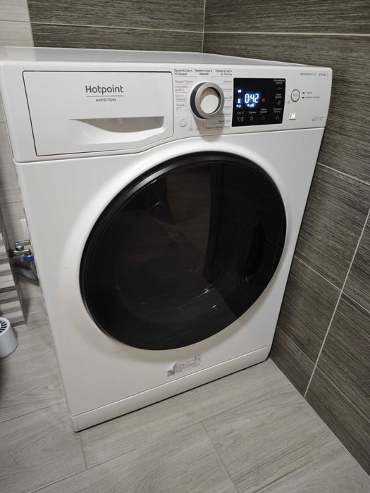 Hotpoint-Ariston NDB10570DAUA на 10.5 кг з сушкою