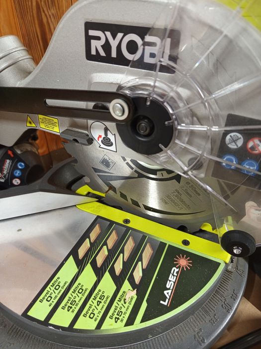 Ryobi piła ukośnica aku EMS190DCL