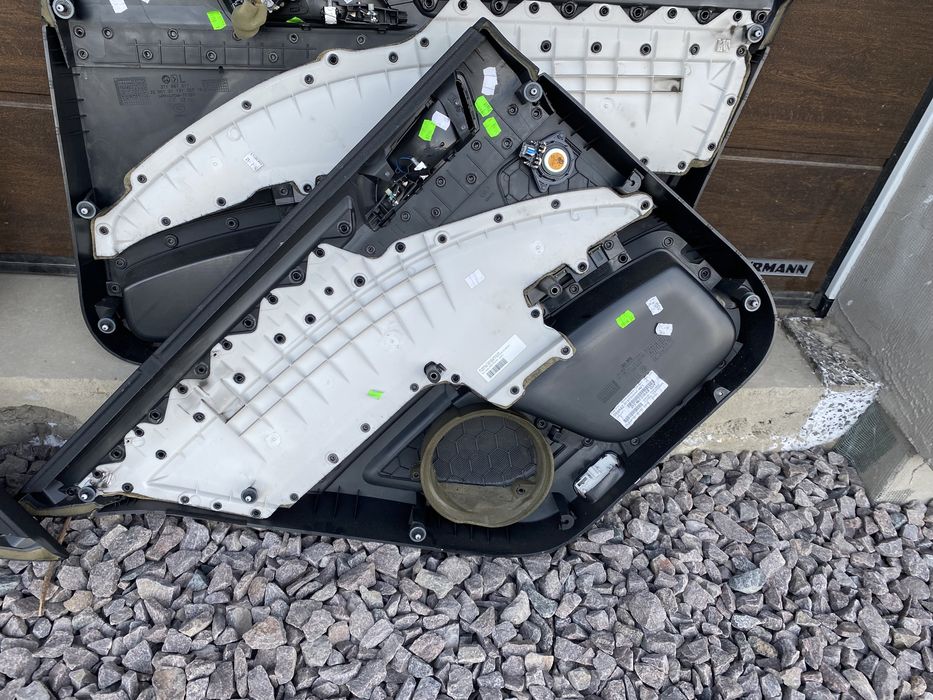 Дверні карти обшивка двері шкіряні Шкода Суперб 2 Skoda Superb2