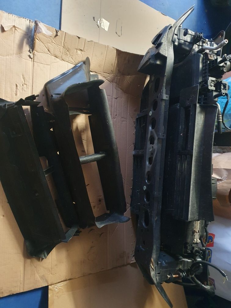 Pas przedni (Nowa CENA)z chłodnicami focus mk3 10/14 1.0 EB