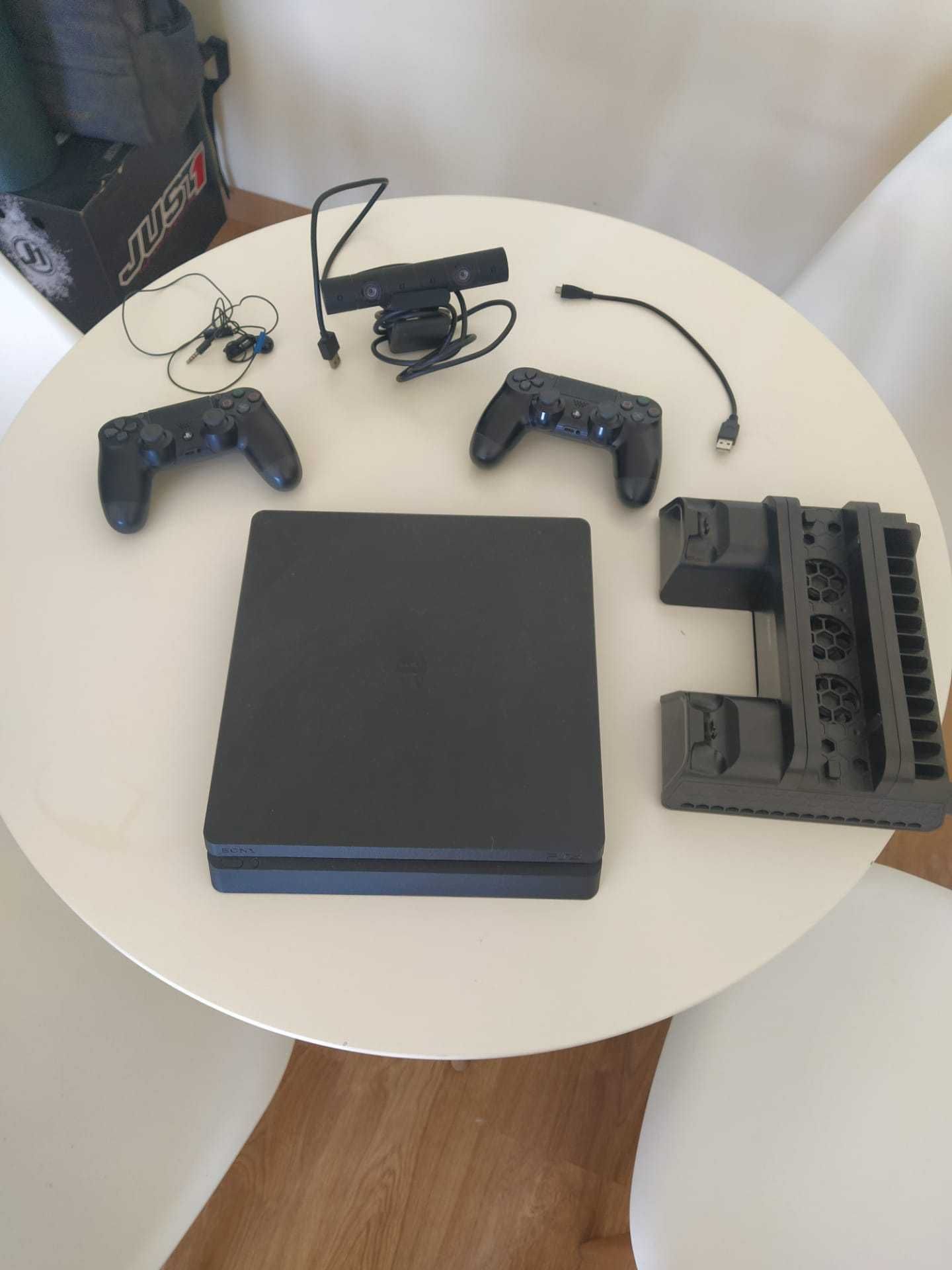 PS4 Slim +2 comandos + câmera VR + jogos