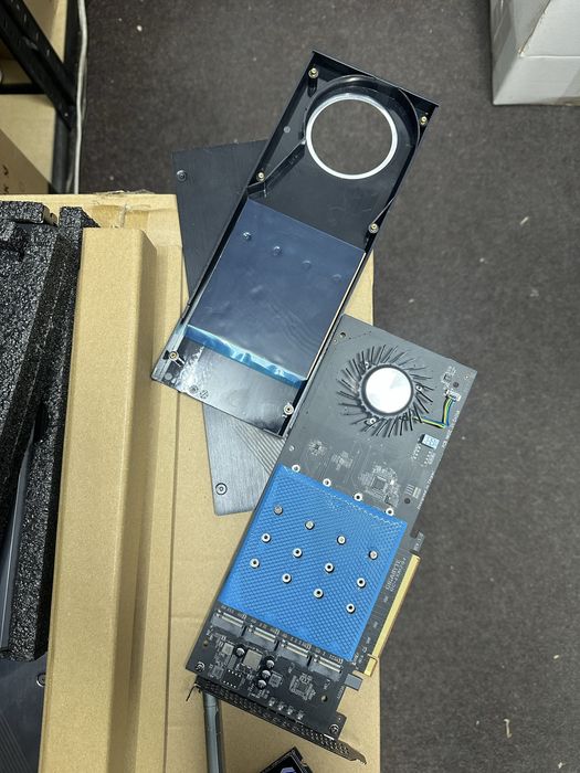 Адаптер Gigabyte AORUS Gen4 AIC Adaptor (GC-4XM2G4)