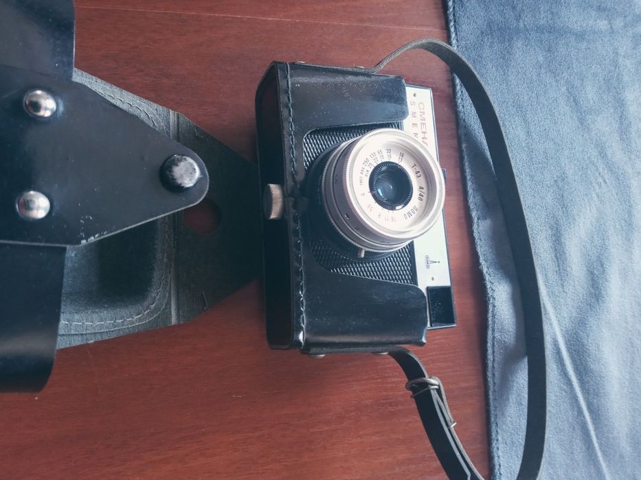 Aparat fotograficzny plus futeral lata 70 80