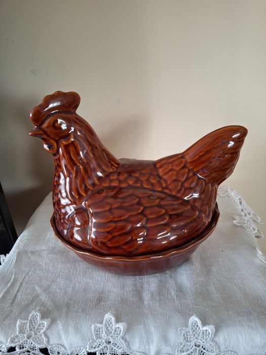 Stara ceramiczną kura z czasów PRL