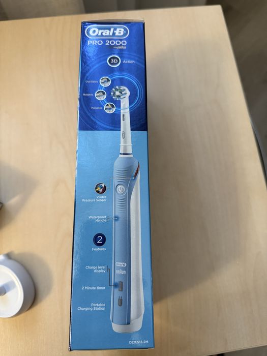 Електрична зубна щітка Oral-B PRO 2000