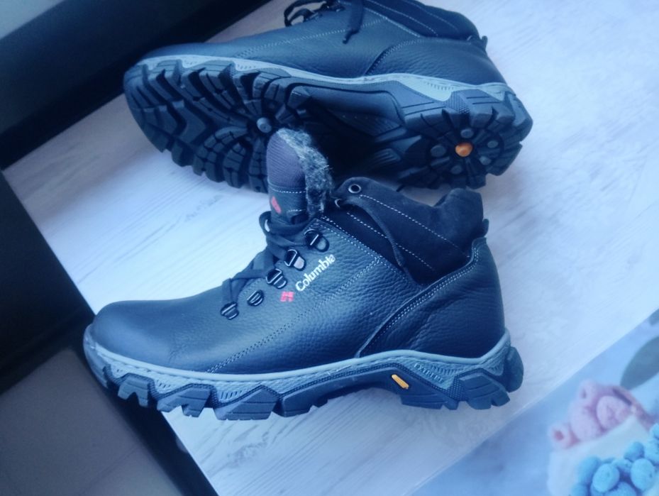 Продам  шкіряні зимові черевики розмір 43