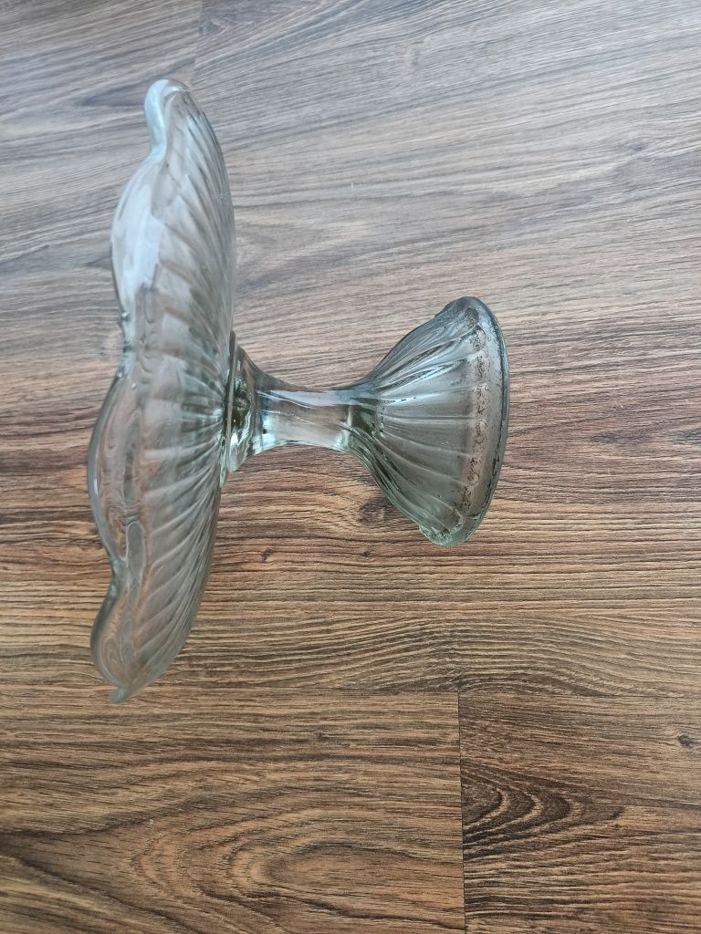 Szklana patera na nodze vintage - elegancka do deserów i owoców