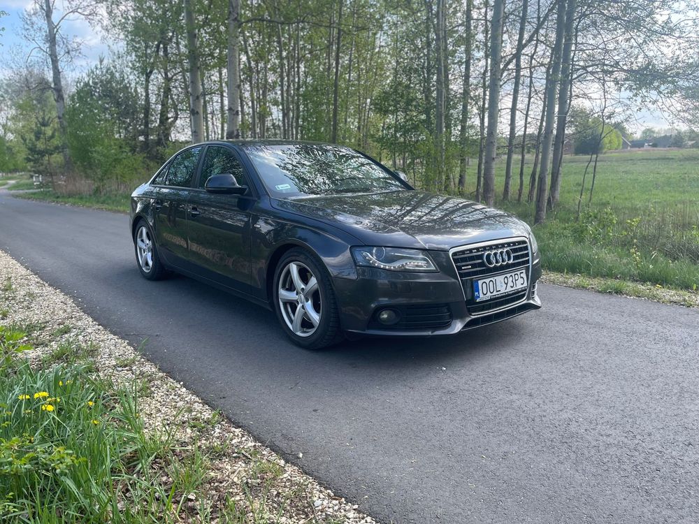 Audi A4 B8  quattro