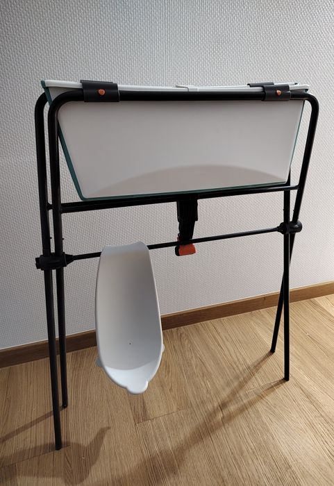 Stokke® Flexi Bath® wanienka ze stojakiem + wkładka niemowlęca