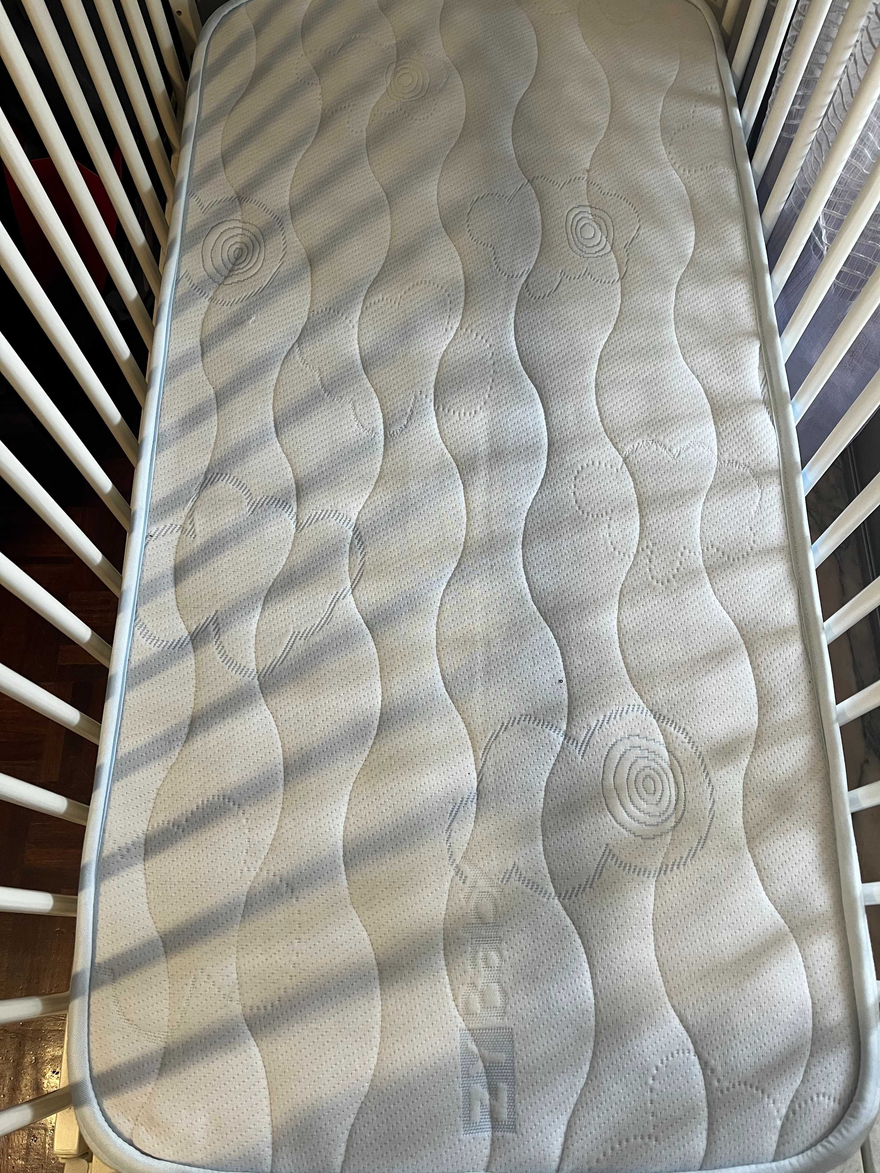 Cama bebé branca