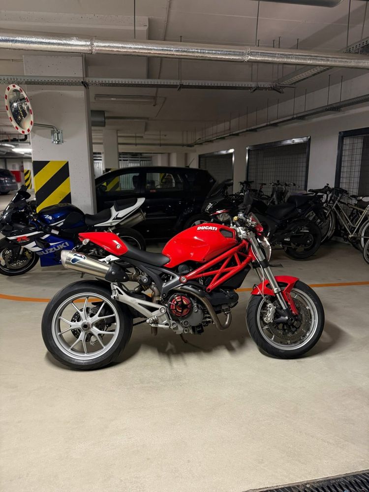 Ducati Monster 1100 + dodatki