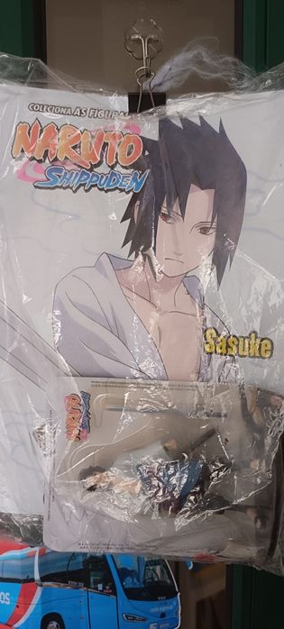Revista + Boneco Naruto
