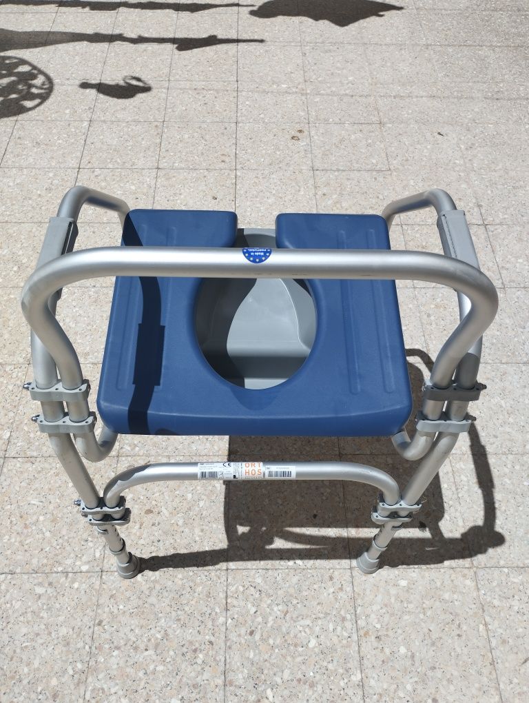 Cadeira de banho  e sanitária