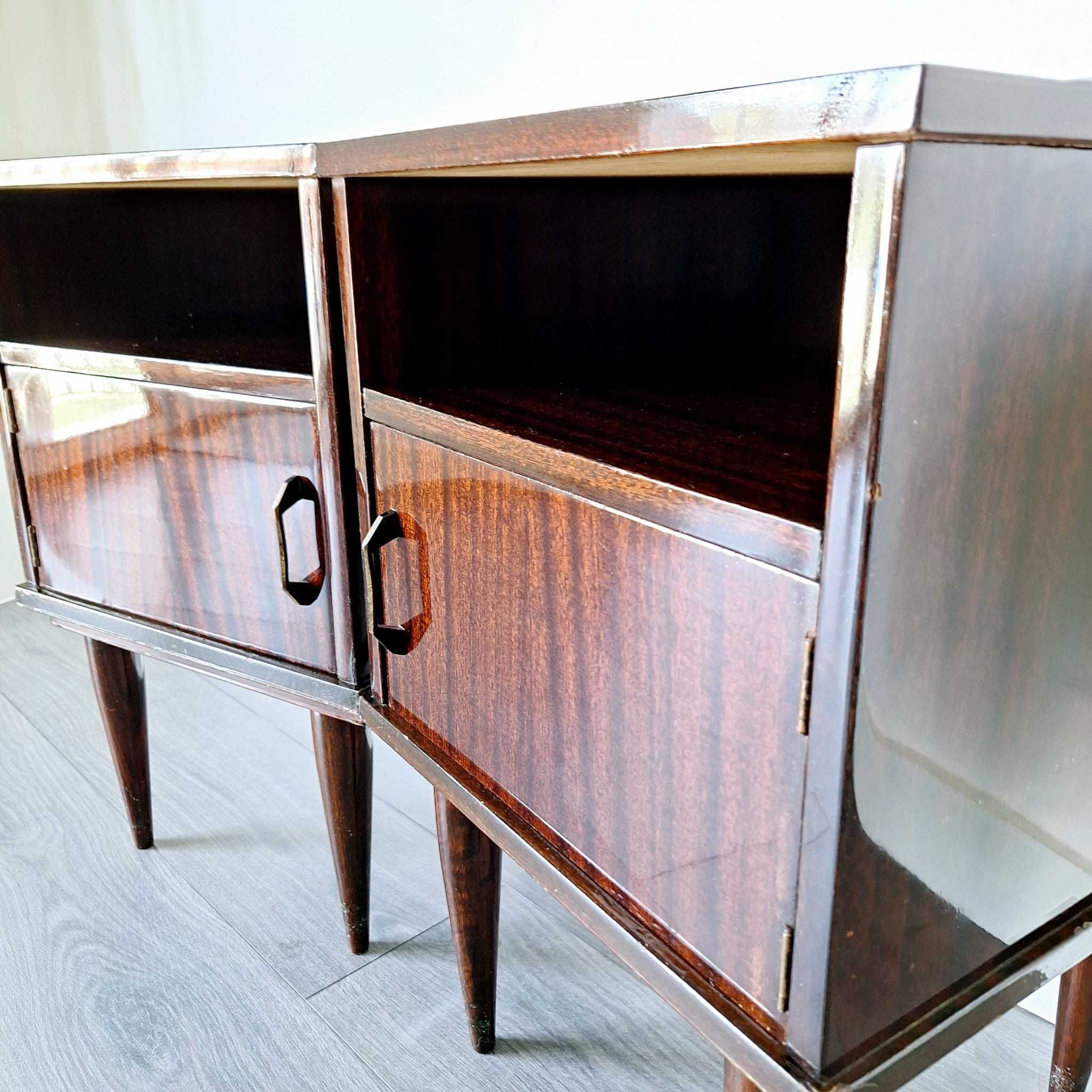 Mesas de cabeceira vintage. Vintage bedside tables
