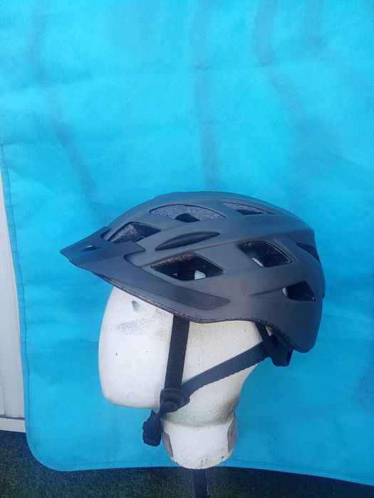 Capacete de bicicleta e trotinetes