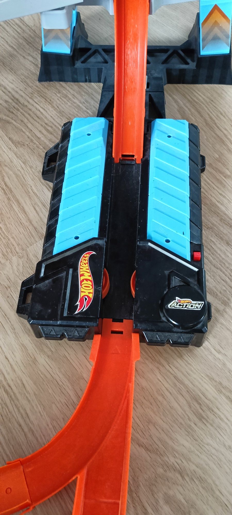 Hot Wheels Wieża Podniebne Kraksy GWT39