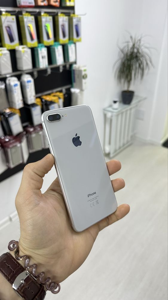 iPhone 8 Plus 64 Gb + чехол и стекло в подарок