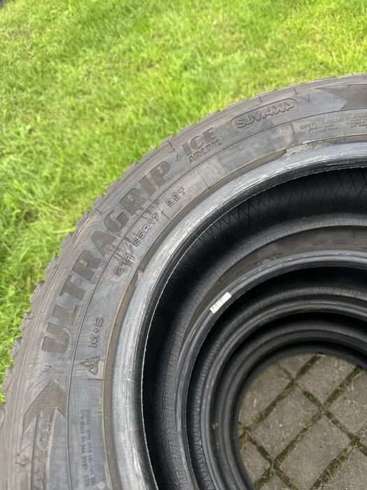 Komplet opon zimowych 215/65/17 GOODYEAR Używane F-Vat