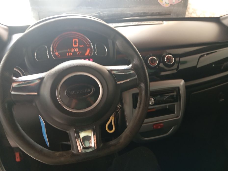 Microcar M8DCi cinza prata e preto