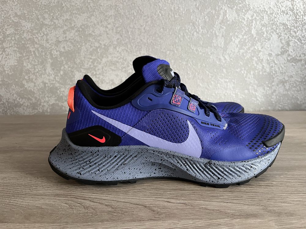 Красовки NIKE (оригінал)розмір 40.5,устілка 26 см