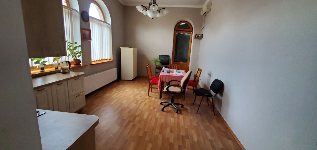 Жить или школа, садик, дом пристарелых, хостелпристарелых