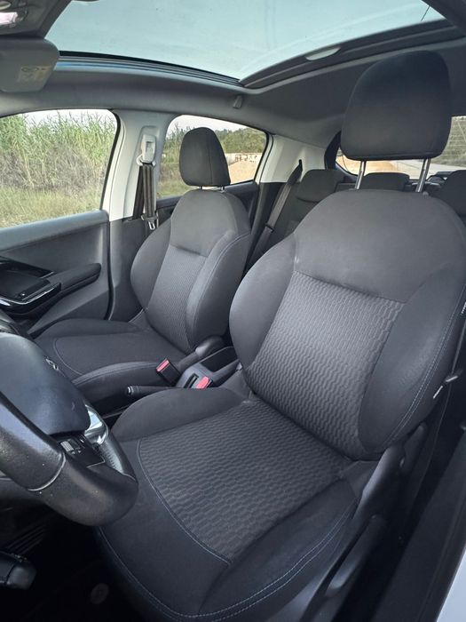 Peugeot 208 1.6Hdi único dono 120mil km