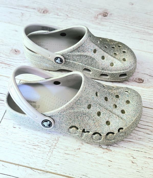 Buty crocs srebrne