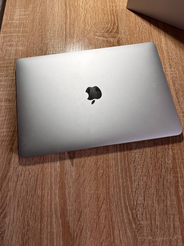 Macbook Air 2020 M1 8/256gb