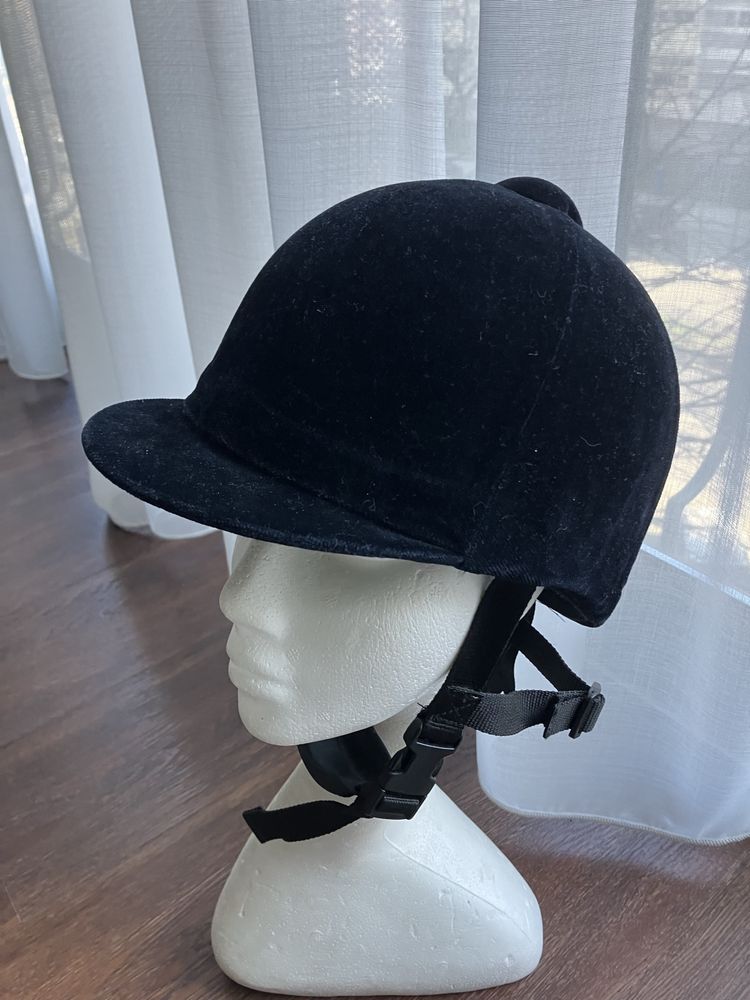 Toque Wembley veludo preto tamanho 60