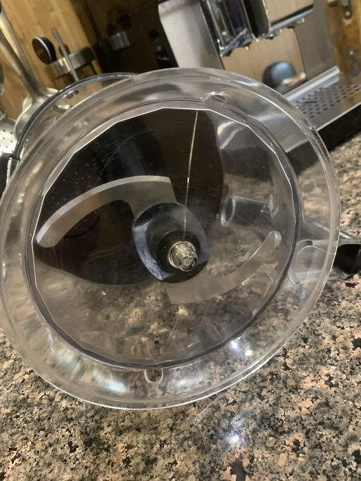 Чаша с крышкой и ножом от блендера Philips