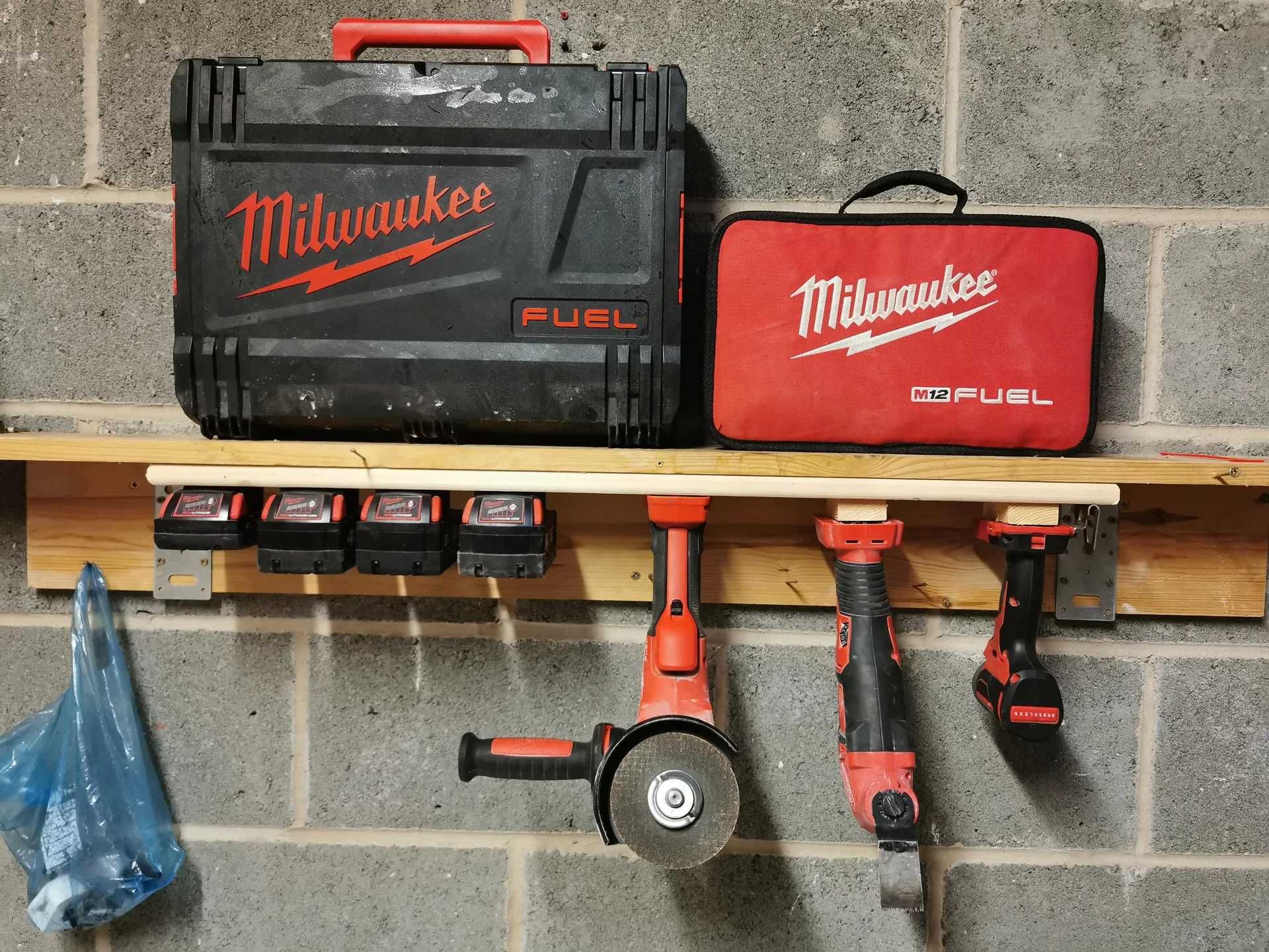 Настінний тримач настенный держатель для инструмента Milwaukee M18