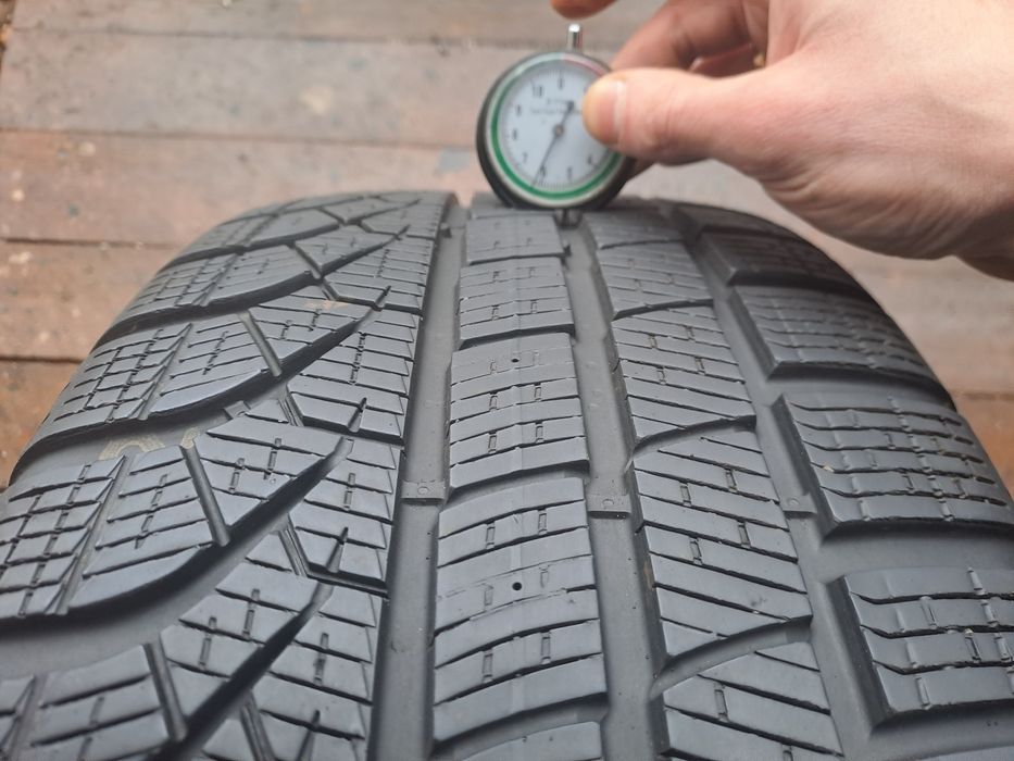 Opona Pirelli 245 40 R19 98V P zero Winter