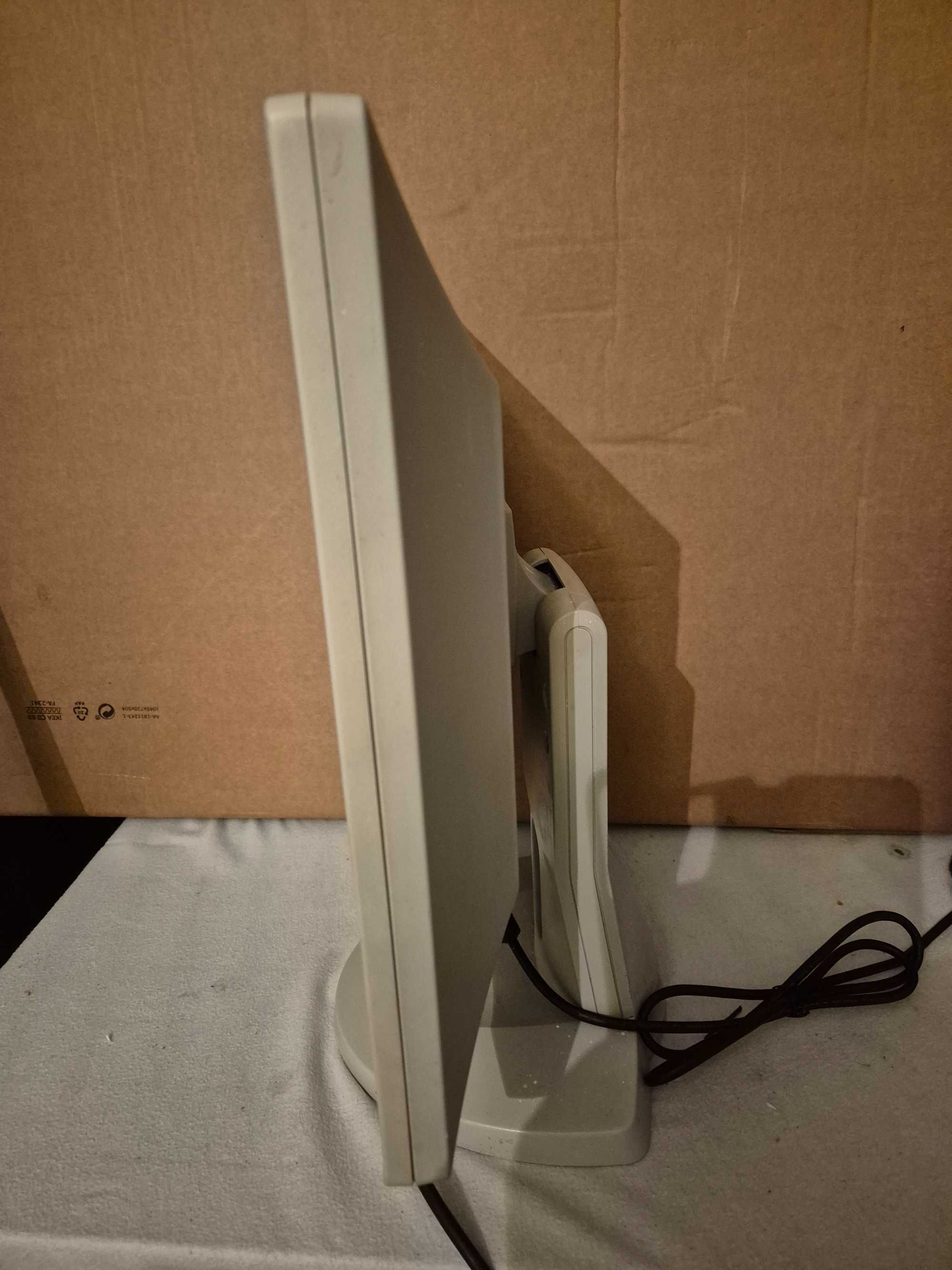 Monitor SAMTRON 71S de 17"