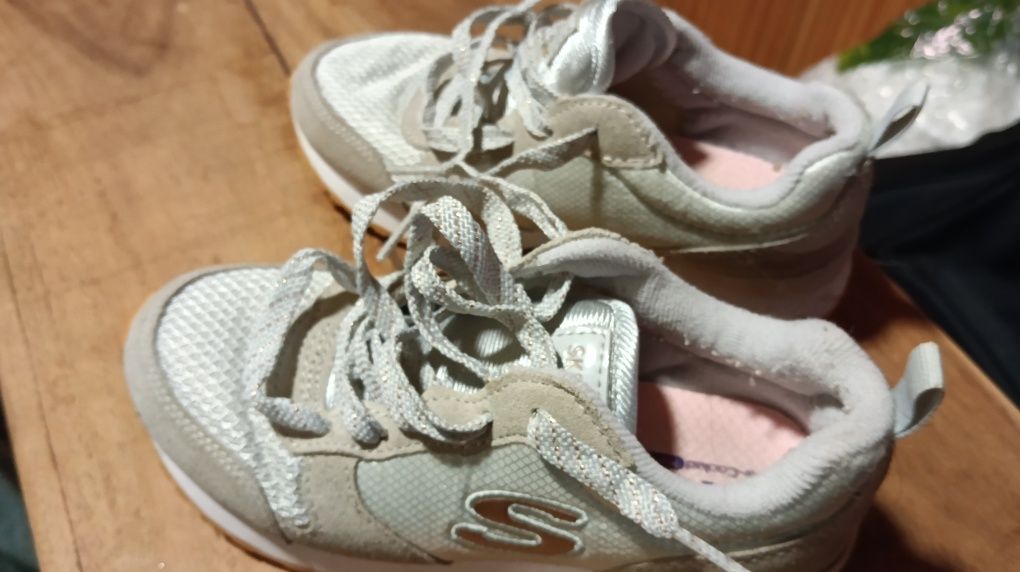 Sapatilhas skechers criança usadas 1 vez