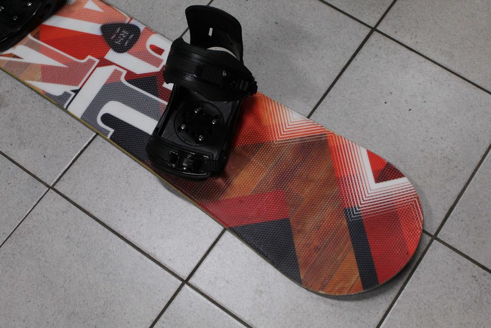Deska Snowboard Elan RS 135 cm + Wiązania Nowe